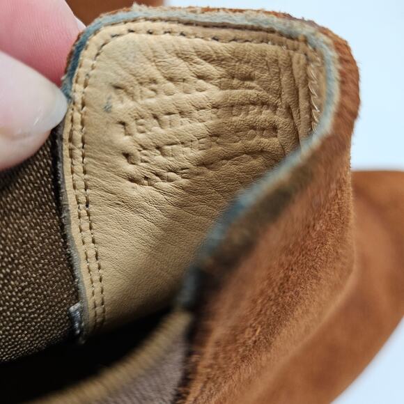 Nisolo Everyday Suede Chelsea Boots in Nutmeg Brown - Picture 8 of 10